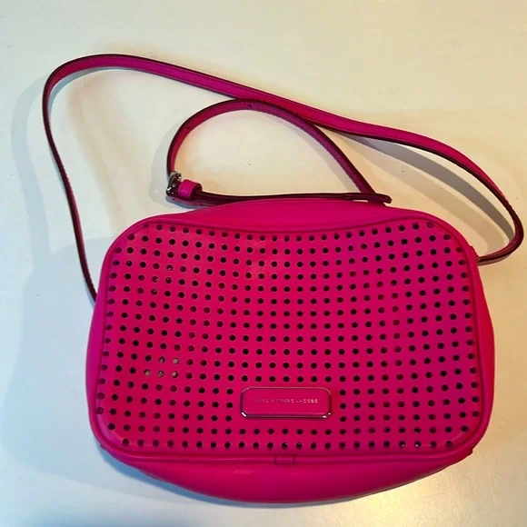 Marc by Marc Jacobs - women’s‎ Sally Perf leather Crossbody bag in Fuchsia - Picture 12 of 12